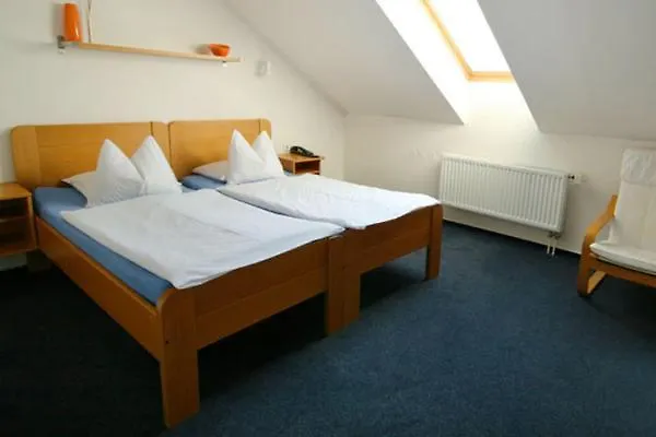 Luna 4* Brno